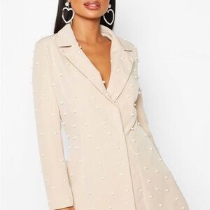 Boohoo Cream Blazer- size 8. $82 RETAIL